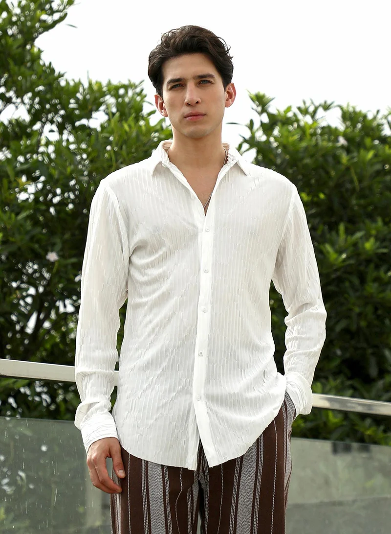 Campus Sutra Men's White Textured Slim Fit Shirt With Spread Collar