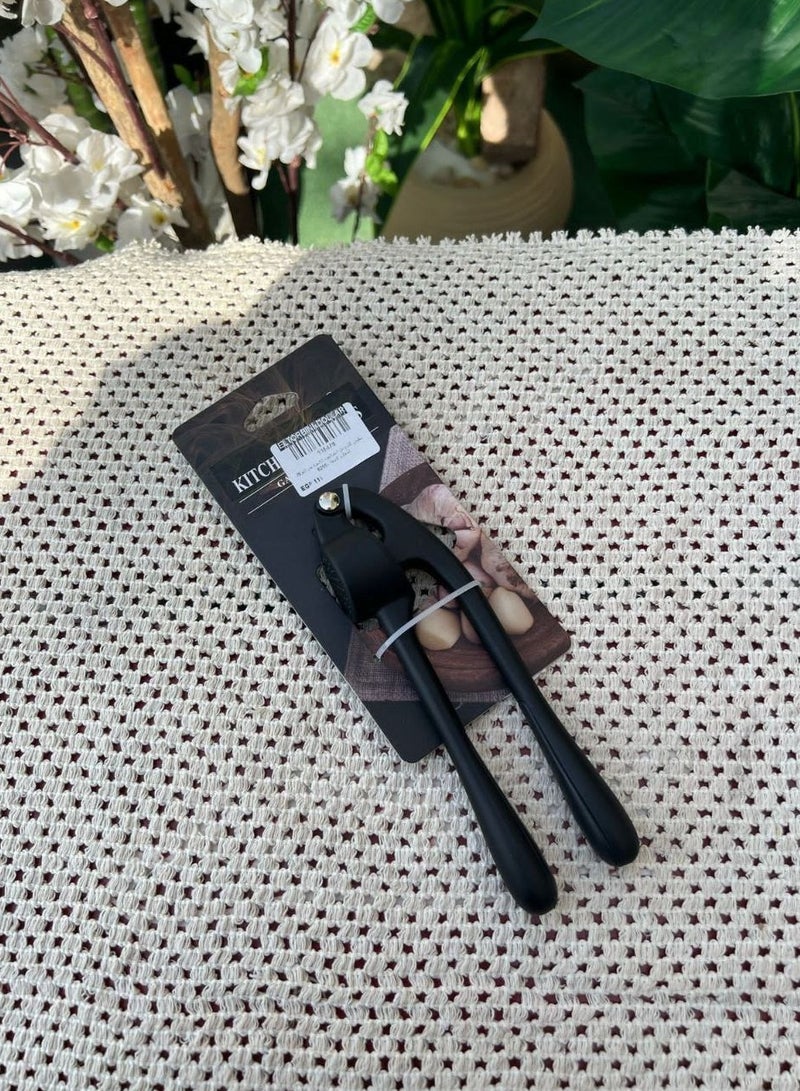 "Easy to use garlic press - eliminates the need for peeling, great kitchen tool for crushing garlic cloves. " - Image 3