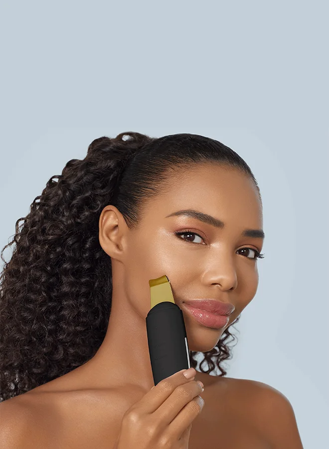 جيسكي Geske SmartAppGuided MicroCurrent Skin Scrubber & Blackhead Remover، 9 في 1، أدوات العناية بالبشرة، تنظيف الوجه، مكافحة الشيخوخة والتنظيف، شد الوجه المهني، إزالة الرؤوس السوداء - رمادي
