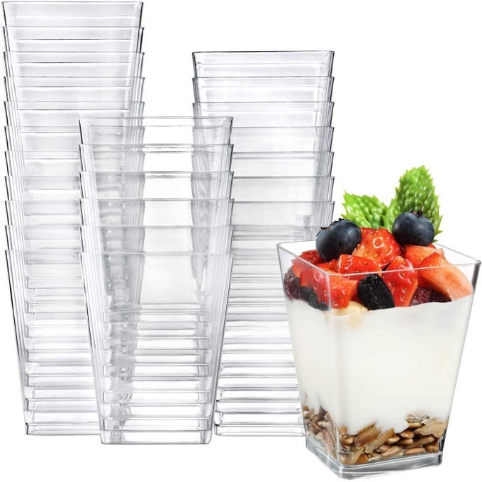 50PCS MINI DESSERT CUPS 240ML PLASTIC SQUARE DESSERT CUPS CLEAR PARFAIT APPETIZER CUP REUSABLE SERVING BOWL FOR DESSERT PUDDING MOUSSE PARTY 7 X 7CM
