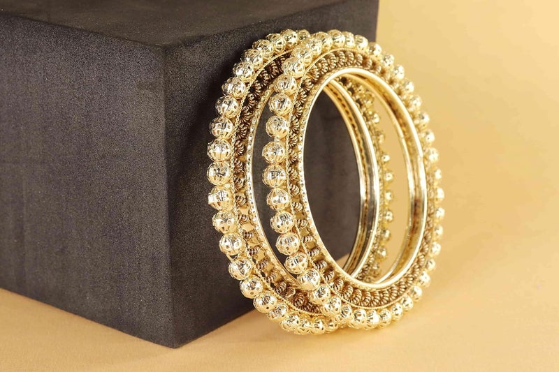 Lavazza طقم أساور معدنية ذهبية للنساء والفتيات مزينة بكريات ذهبية بتصميم تقليدي | تشودا كادا راجوادى الفاخرة | أساور عصرية للفتيات لحفلات الزفاف، الحفلات، المناسبات - مجموعة من 2 - Image 2