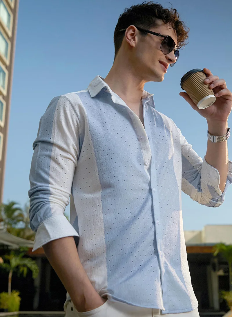 كامبوس سوترا قميص رجالي أزرق فاتح وأبيض بنقوش ديزي بياقة واسعة وأكمام طويلة بأزرار مناسب للارتداء اليومي