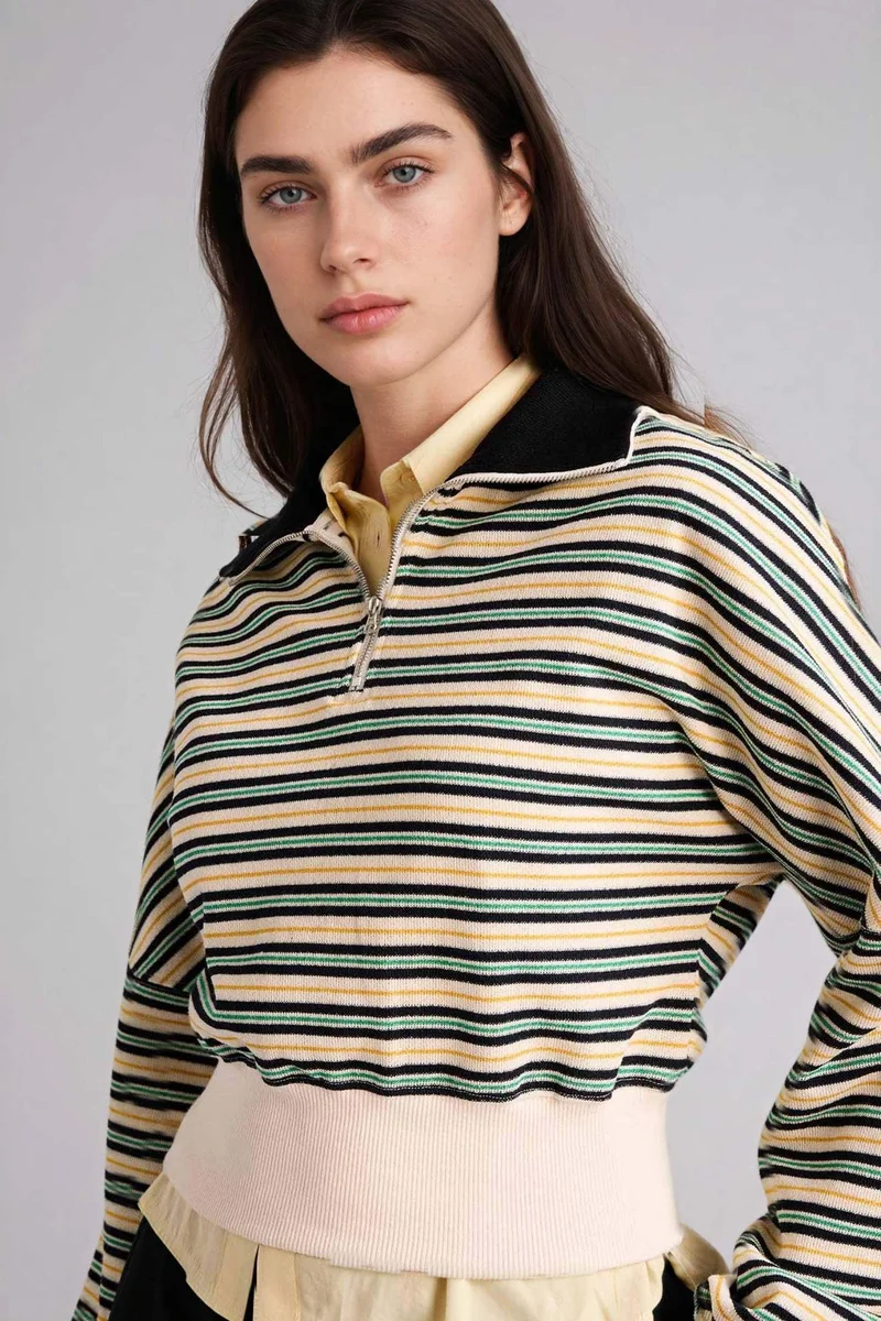 ديفاكتو Long Sleeve Sweatshirt
