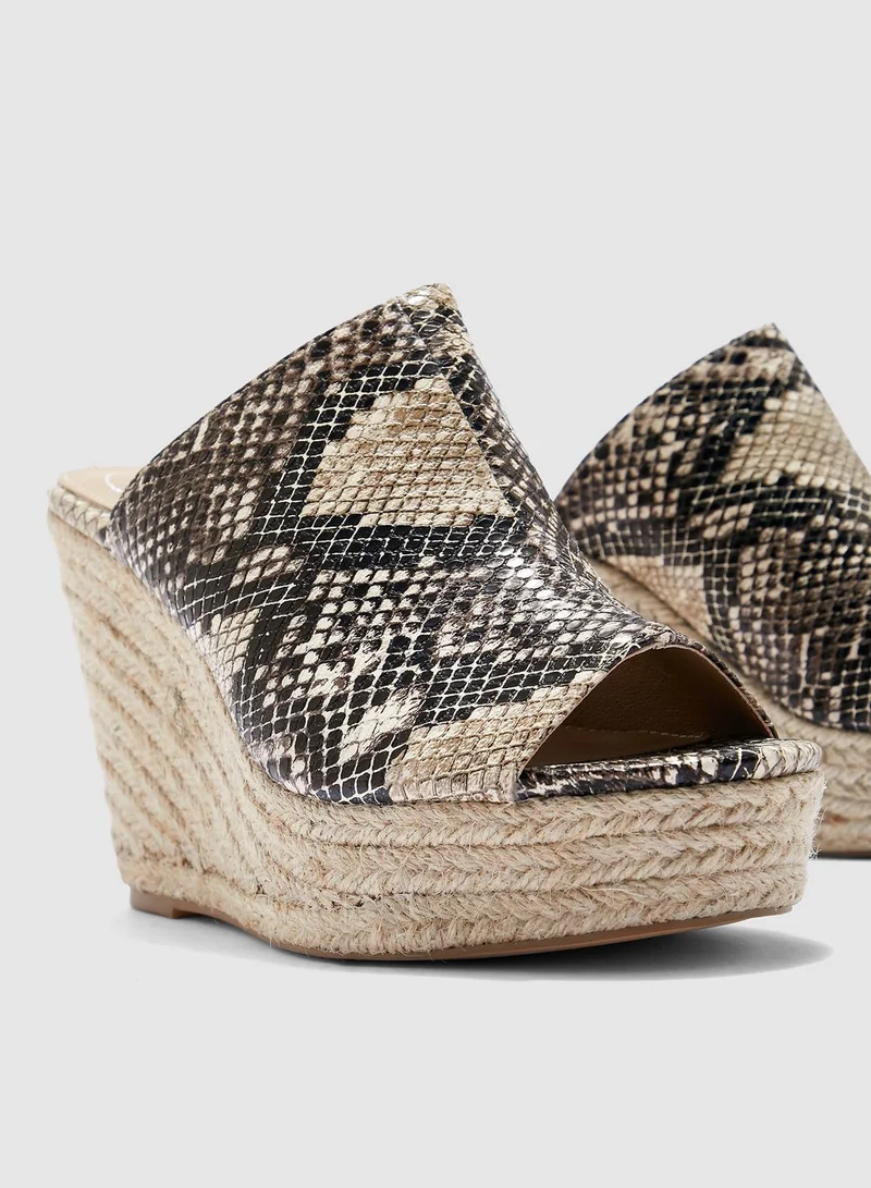 Missguided Snake Pu Espadrille Wedge Sandal - Nude