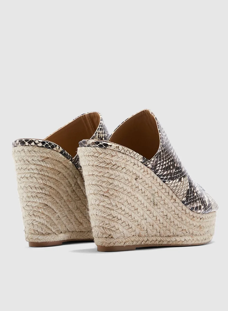 Missguided Snake Pu Espadrille Wedge Sandal - Nude
