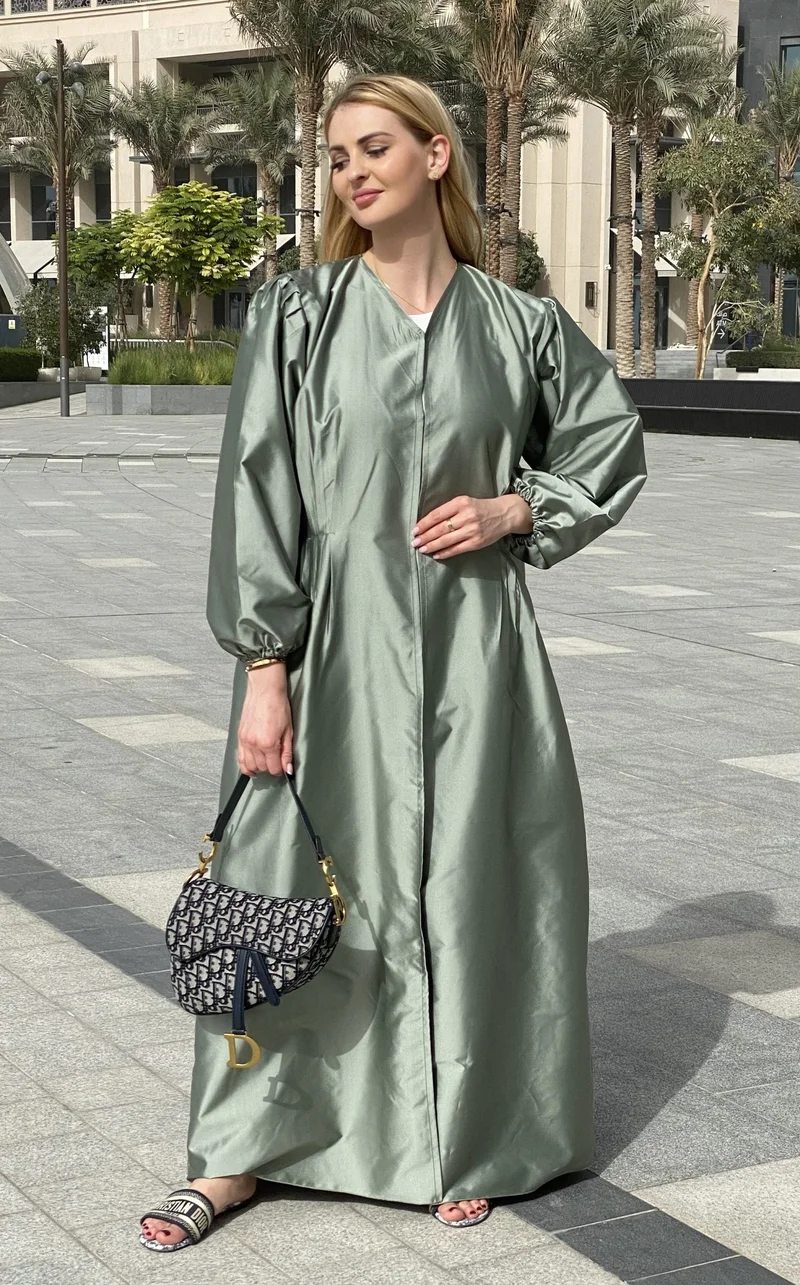 Moistreet Vicoria Satin Abaya Set