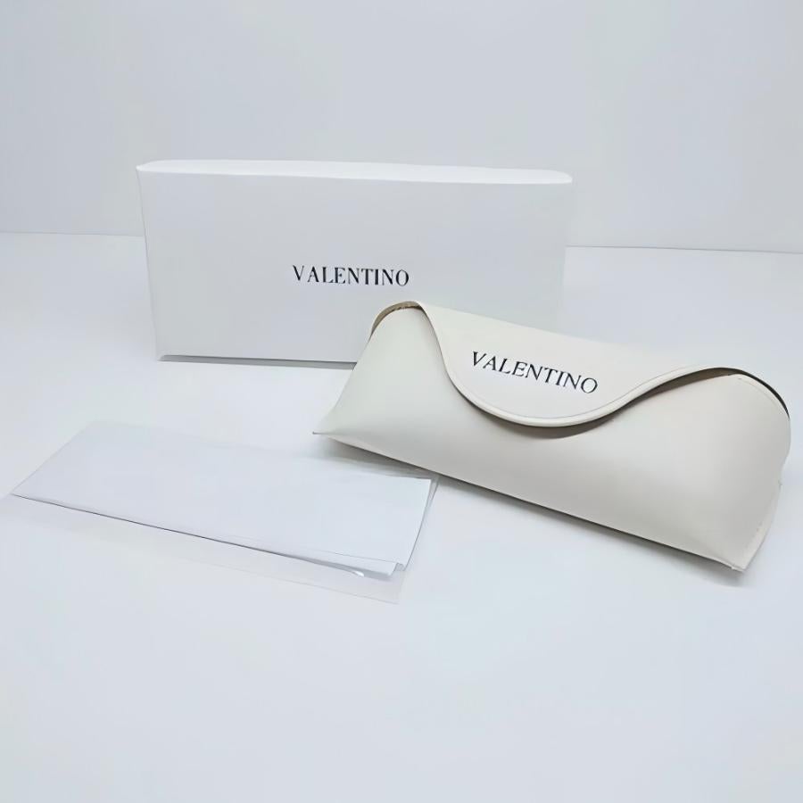 نظارات شمسية Valentino مع العلبة والحافظة