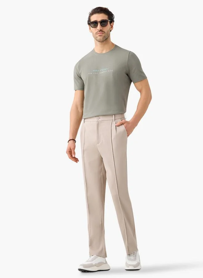 ايكونيك تيشيرت بطبعة أيقونية بياقة دائرية وأكمام قصيرة