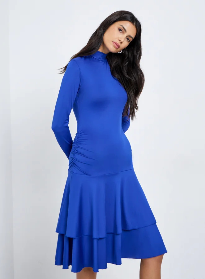 ستايلي فستان ضيق بطول الركبة بحواف كشكش