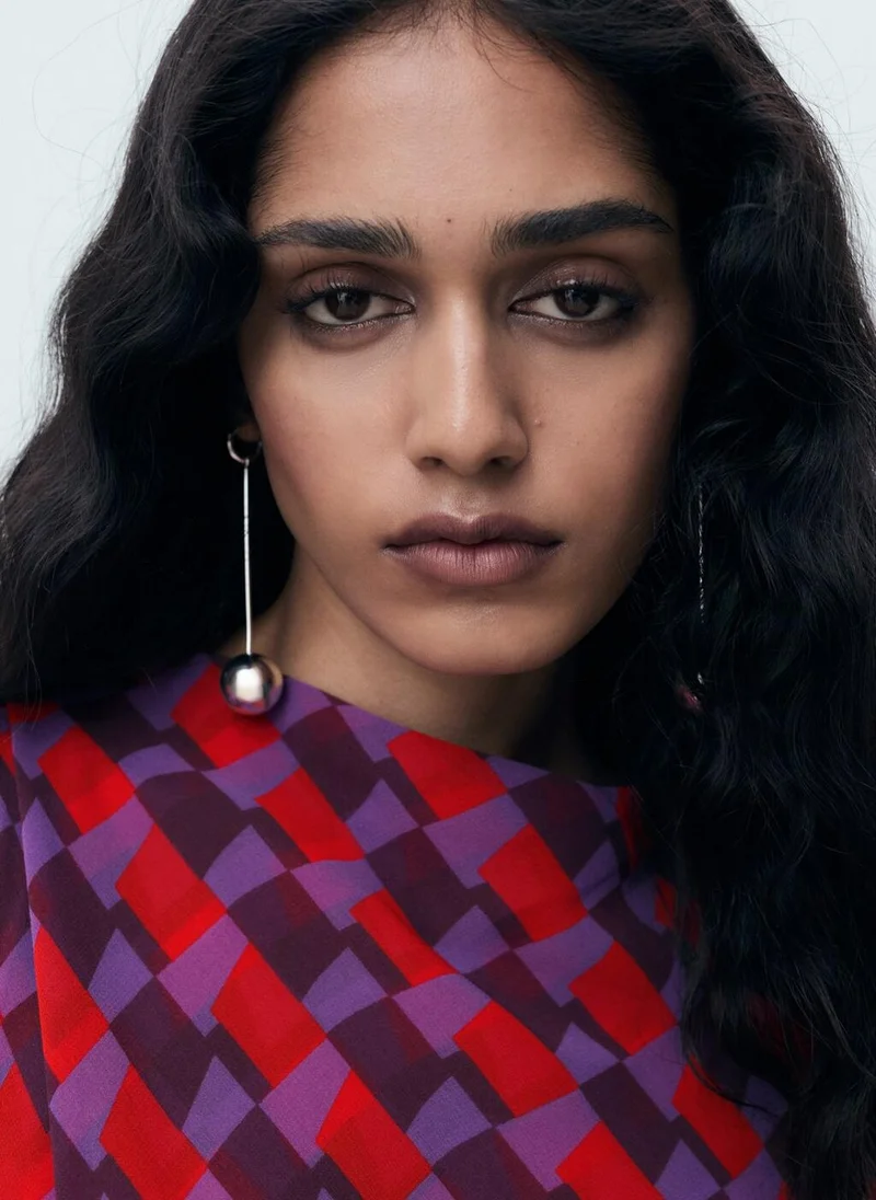 مانجو بلوزة مطبوعة بياقة متدلية