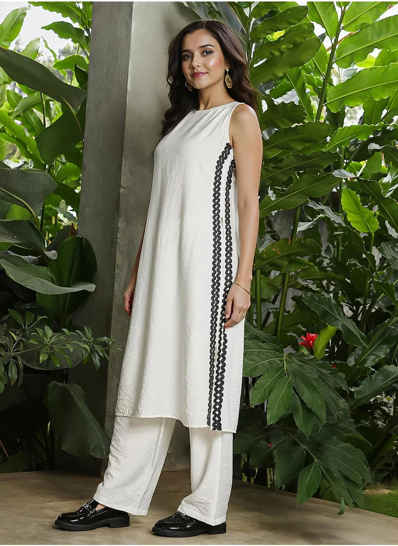 QISSA Women's Daisy White Contrast Swirl Kurta Set