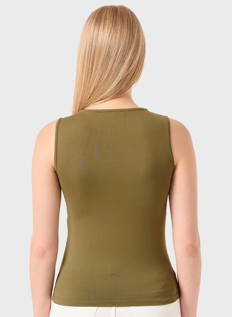 جيمي كي Cut Out Detail Tank Top