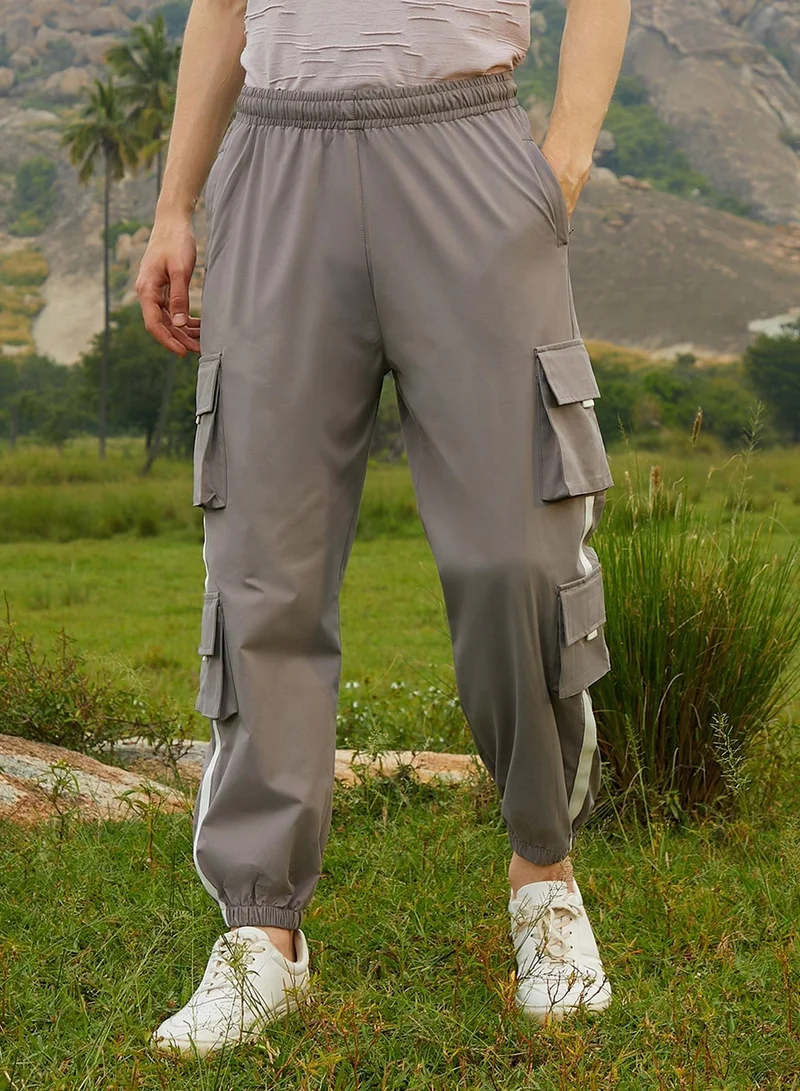 Campus Sutra Campus Sutra Men's Coin Grey Cuffed Utility Pants For Casual Wear | Low-Rise | - Pockets | Elasticated Waist Closure | Cargo Pants Crafted With Comfort Fit For Everyday Wear