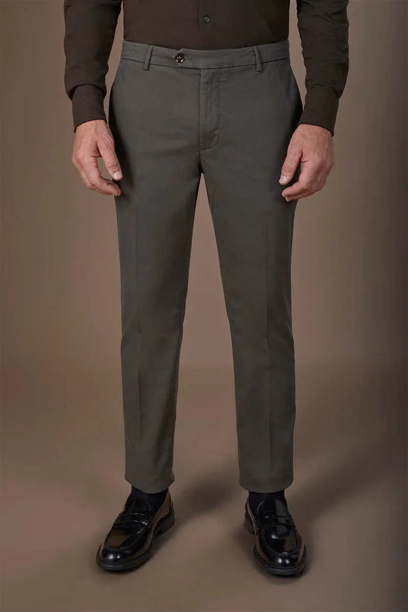 Doppelganger Green Classic men's chinos in regular fit with stretch twill construction - Military for Men | Best Price UAE