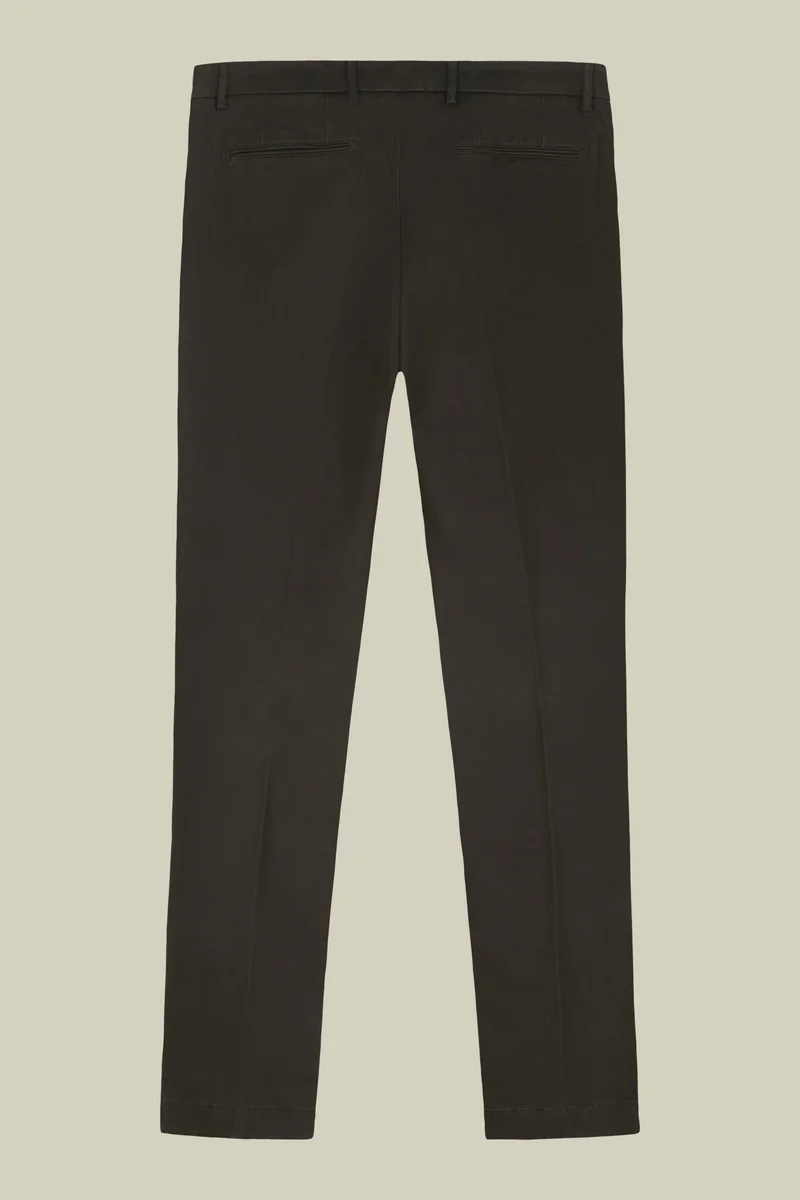 Doppelganger Green Classic men's chinos in regular fit with stretch twill construction - Military for Men | Best Price UAE