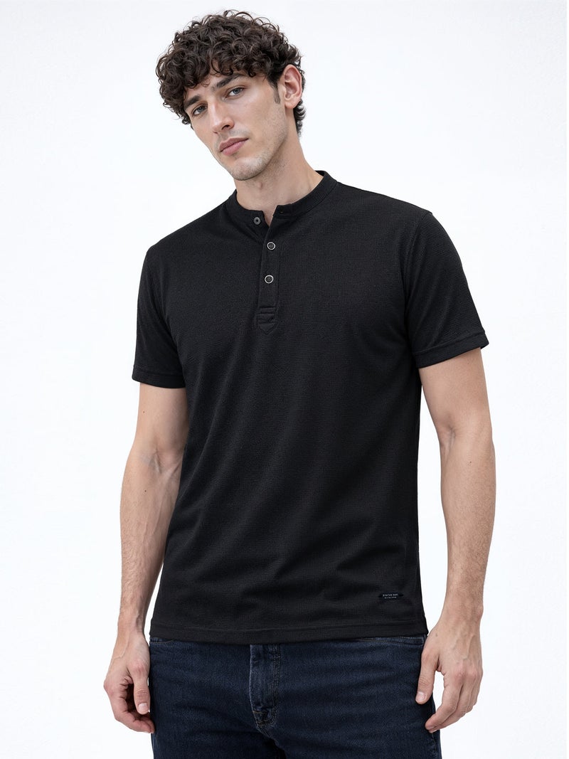 STATUS QUO Solid Henley Neck Regular Fit Black T-shirt - Image 1