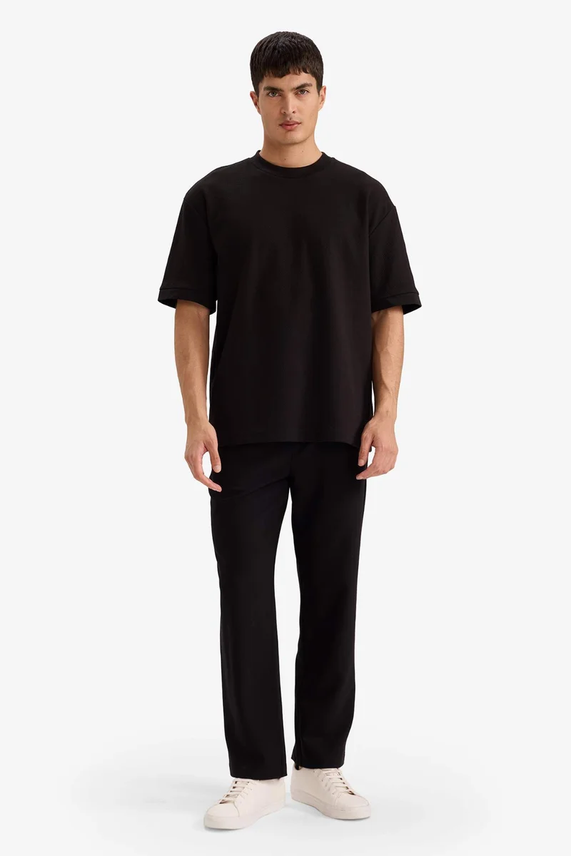 ديفاكتو Oversize Crew Neck Short Sleeve T-Shirt