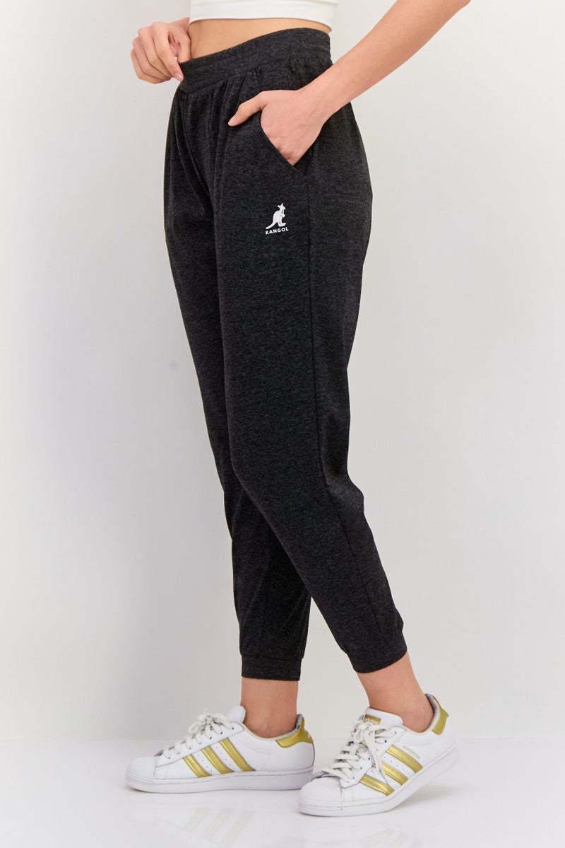 KANGOL سروال جوجر للنساء بقصة عادية وساق مستقيم بشعار العلامة التجارية، رمادي - Image 3