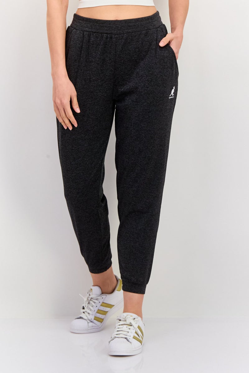 KANGOL سروال جوجر للنساء بقصة عادية وساق مستقيم بشعار العلامة التجارية، رمادي - Image 1