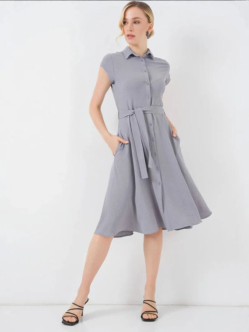 بيغ دارت فستان ميدي بقصة حرف  وياقة بأزرار وتفاصيل ربط