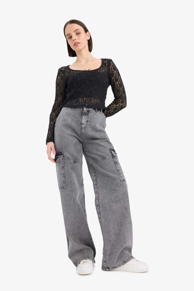 ديفاكتو Round Neck Fitted Lace Long Sleeve Blouse