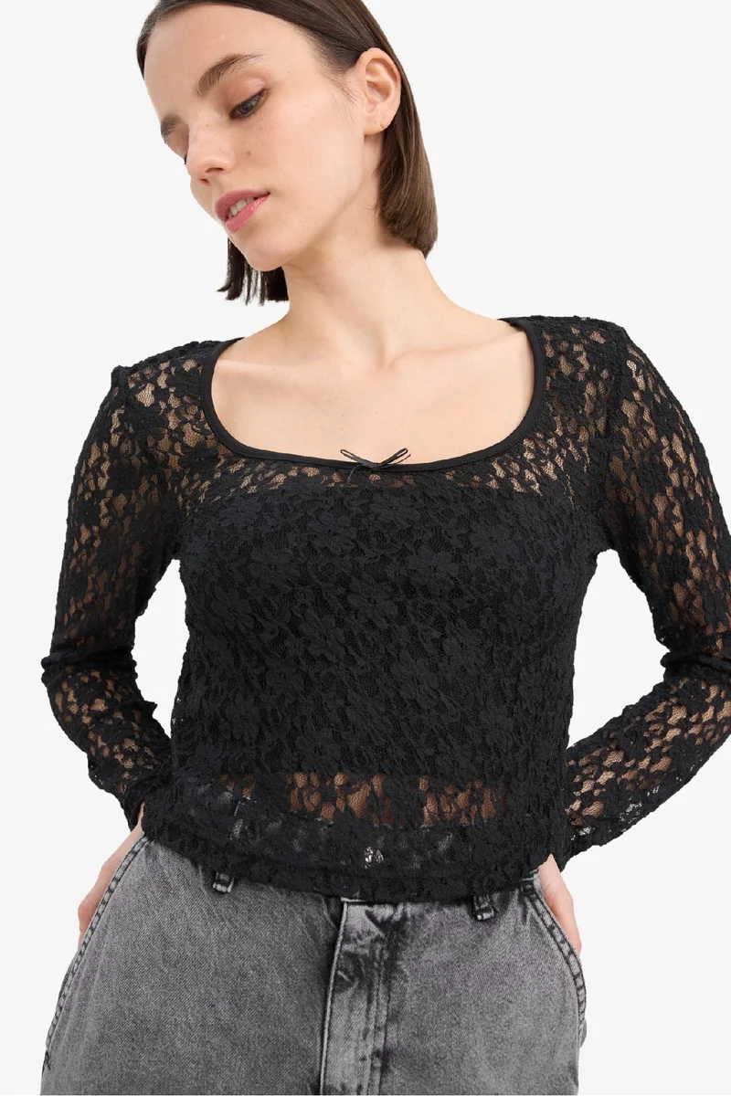 ديفاكتو Round Neck Fitted Lace Long Sleeve Blouse