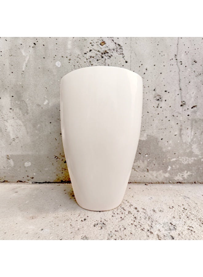 color zone pottery Indoor and outdoor planters with a sturdy and durable construction, ideal for larger plants. Prevents discoloration and cracking caused by sun exposure. Waterproof, sun-resistant, and weather-resistant. Glossy white fiber. - Image 1