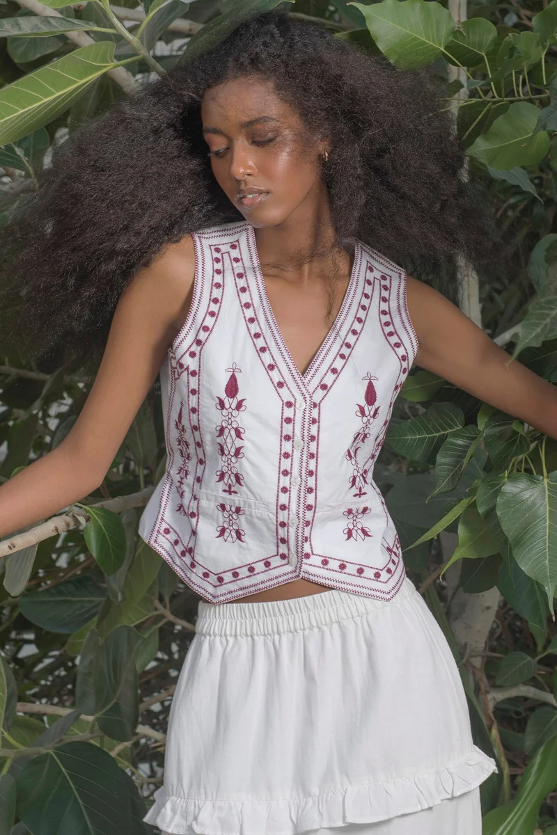 Virgio VIRGIO 100% Cotton Vest V-Neck With Embroidered Detail