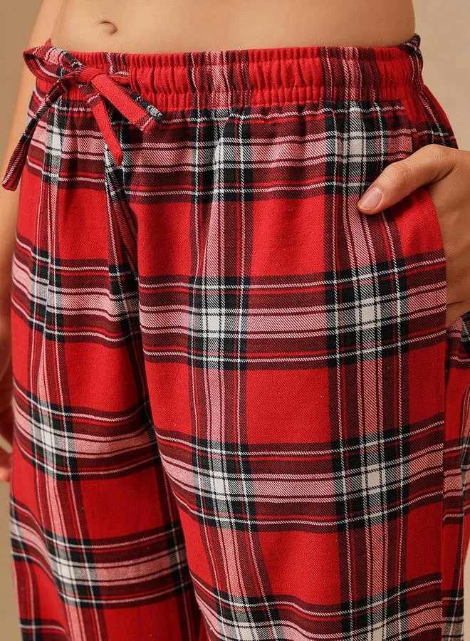 كلوفيا طقماما من قميص بأزرار بنمط مربعات وبنطال