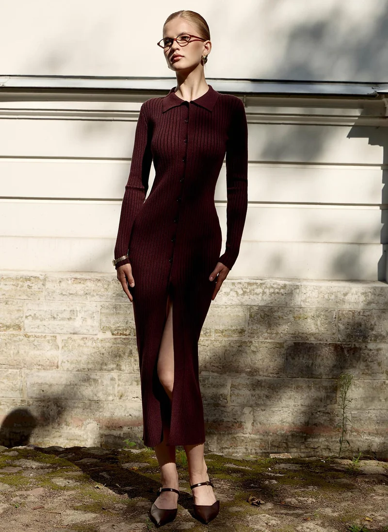 Ribbed knitted maxi dress with triangular collar