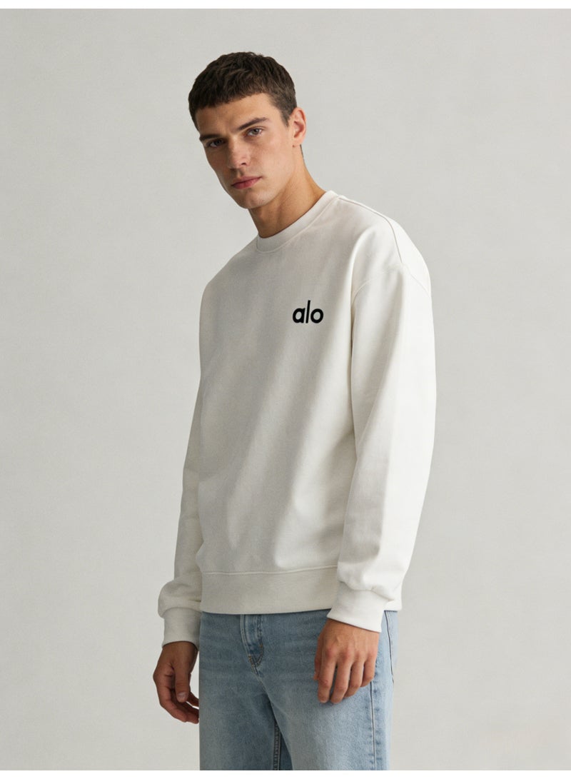 ألو يوغا Alo Yoga Unisex Ivory Crewneck Sweatshirt with Branded Logo - Image 5