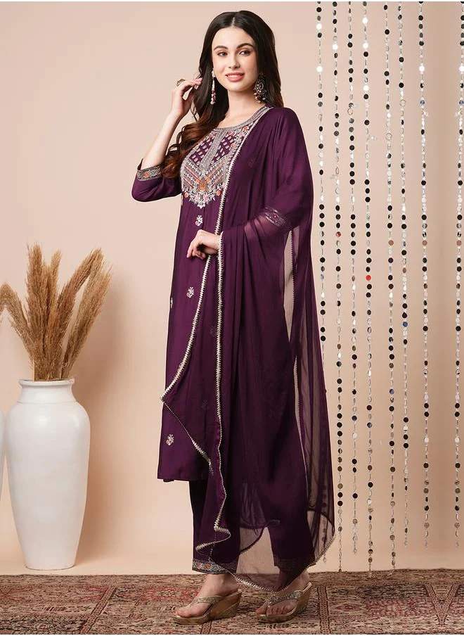 جلو باص Floral Embroidered Yoke Straight Kurta and Pants with Dupatta by Styli