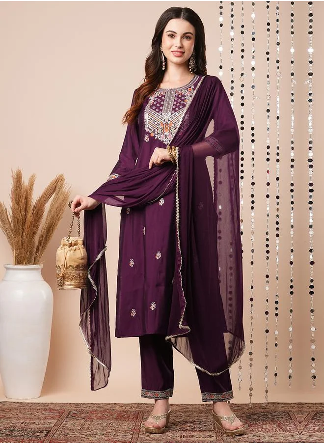 جلو باص Floral Embroidered Yoke Straight Kurta and Pants with Dupatta by Styli