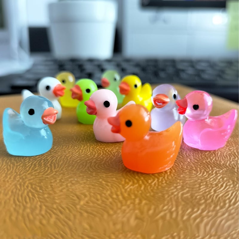 Cidinge 100pcs Mini Luminous Ducks & Resin Ducks for Micro Garden & Dollhouse Decor - Image 2