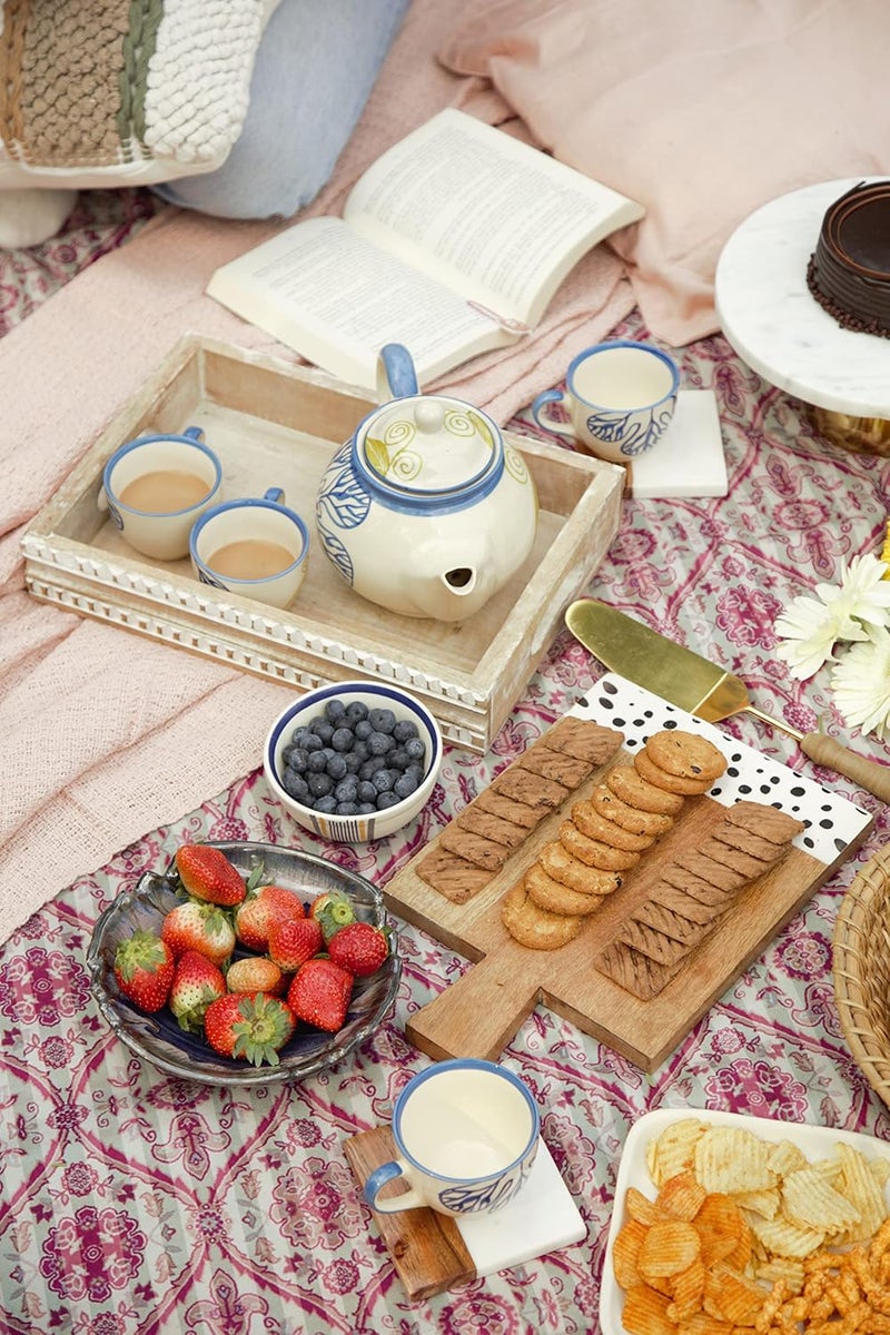 Caffeine طقم شاي فلورا الأزرق من السيراميك المصنوع يدويًا 15 قطعة آمن للاستخدام في الميكروويف وغسالة الصحون - Image 1