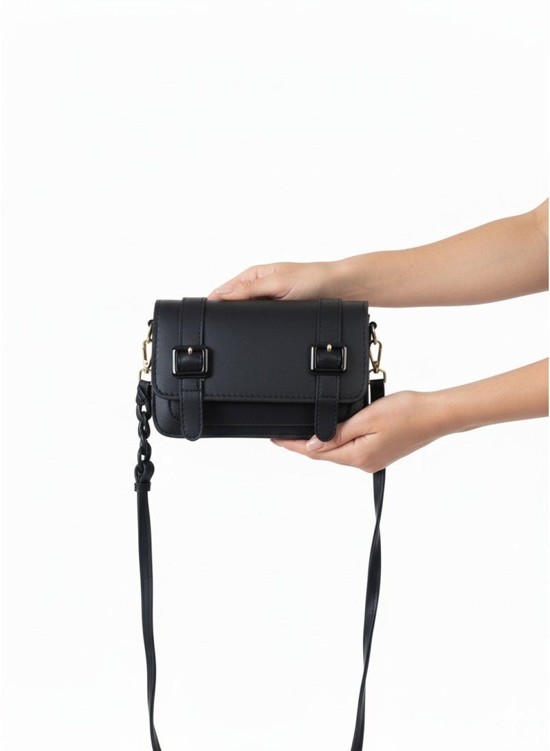 Vbranda A stylish small shoulder bag featuring front buckle - Image 2
