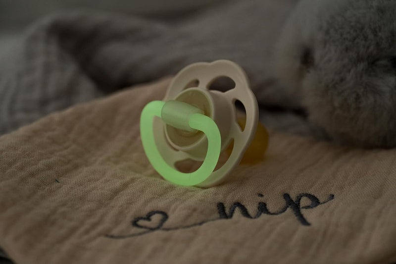 nip Cherry Air Night Soother,Glow in the Dark Pacifier,0-6M,2pc,100% Natural Latex Round Teat,Orthodontic Baby Pacifier,BPAFree,Made in Germany,Brown & Red Ideal for Newborns & Breastfed Babies,Unisex - Image 3