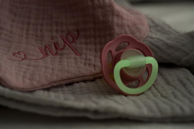 nip Cherry Air Night Soother,Glow in the Dark Pacifier,0-6M,2pc,100% Natural Latex Round Teat,Orthodontic Baby Pacifier,BPAFree,Made in Germany,Brown & Red Ideal for Newborns & Breastfed Babies,Unisex - Image 4