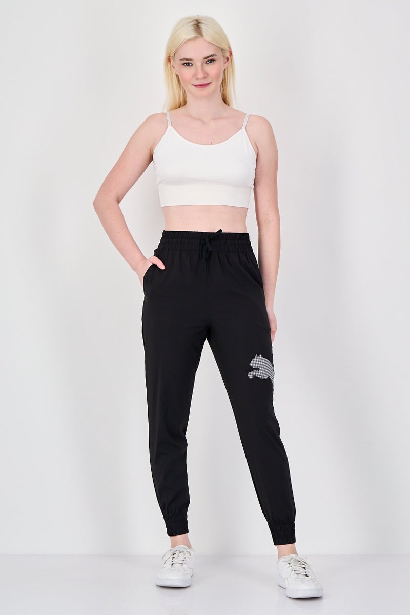 PUMA سروال رياضي نسائي بملاءمة شعار العلامة التجارية، أسود - Image 4