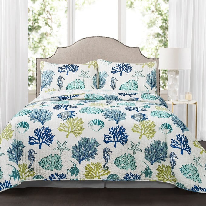 COASTAL REEF REVERSIBLE QUILT SET 7 PIECE SET KING NAVY BLUE TROPICAL BEACH BEDDING SET WITH THROW PILLOWS COASTAL QUILTS QUEEN SIZE BEACH HOUSE DECOR