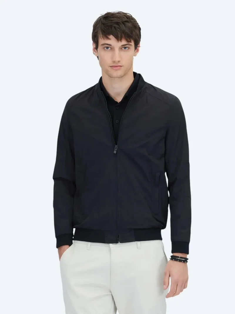 كيب معطف أسود بياقة عالية وقصة عادية من قماش منسوج