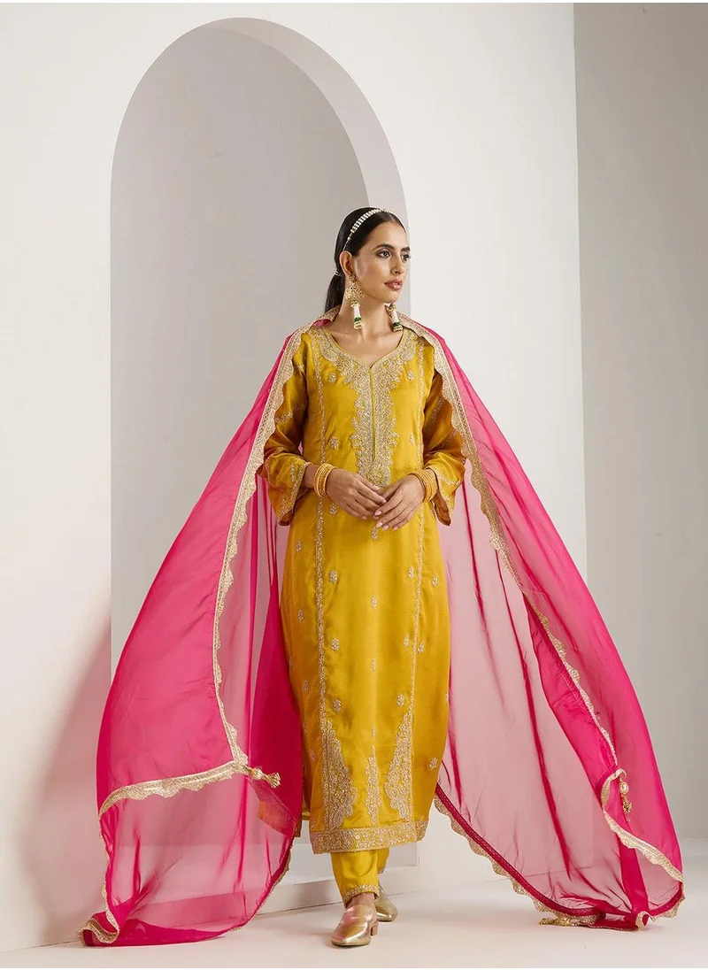 آي شين Women's Mustard Polyester Blend Printed Tunic Full Length Casual Straight Fit Kurta Set