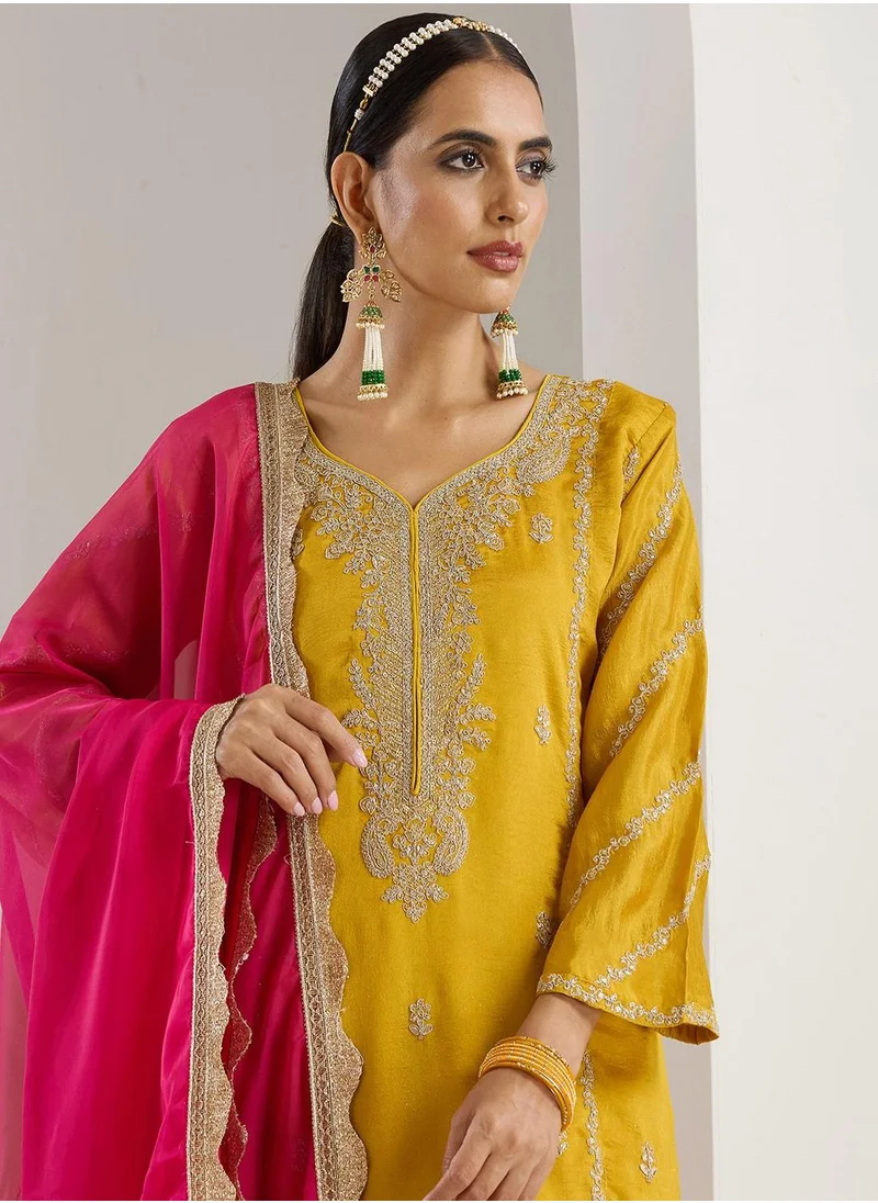 آي شين Women's Mustard Polyester Blend Printed Tunic Full Length Casual Straight Fit Kurta Set