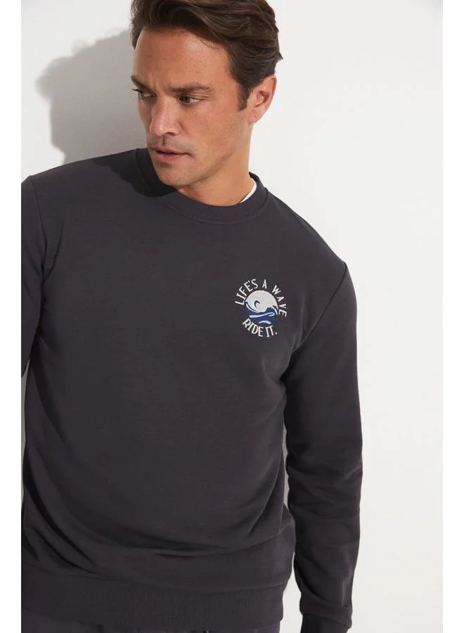 جون June Men Regular Fit Embroidered Crew Neck Sweatshirt Anthracite