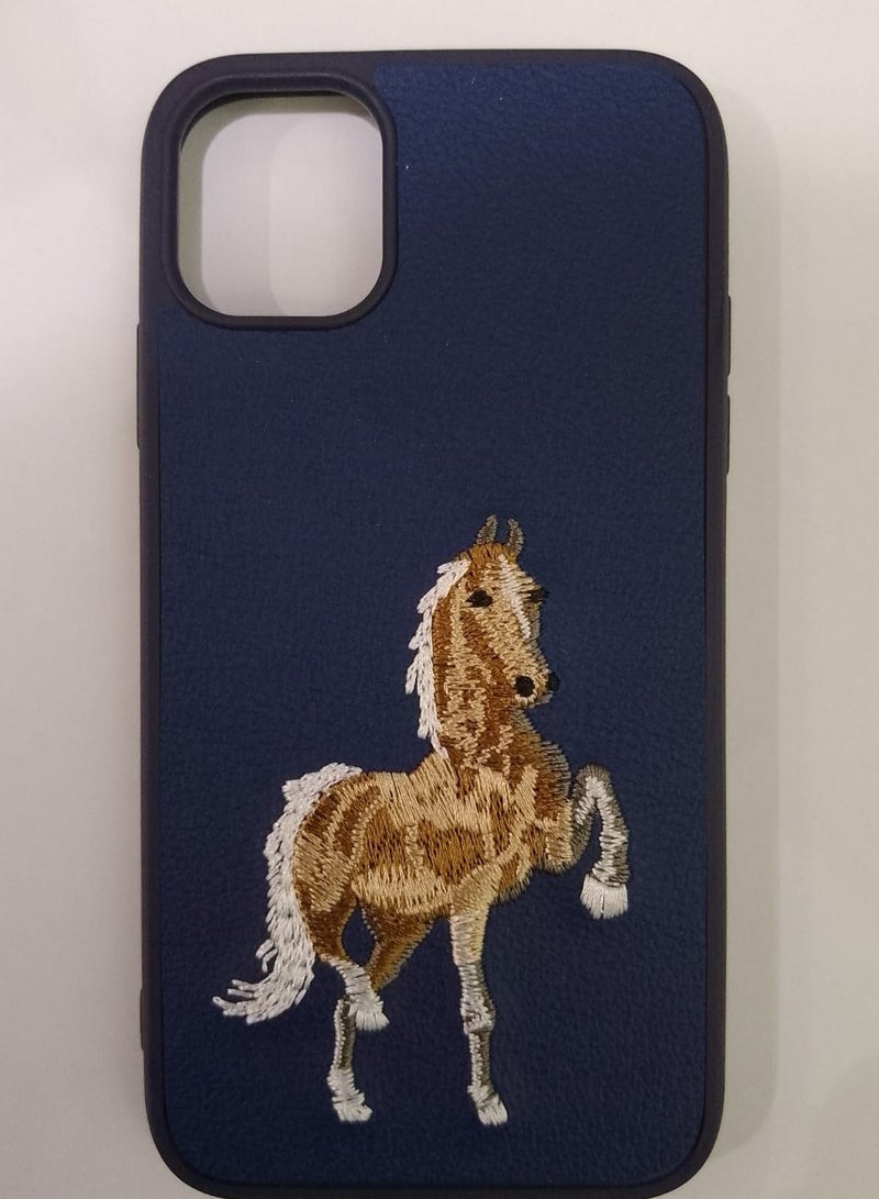 كيس جراب هاتف مضاد للصدمات بتصميم تطريز حصان لهاتف آيفون 12\12برو باللون الازرق - Image 1