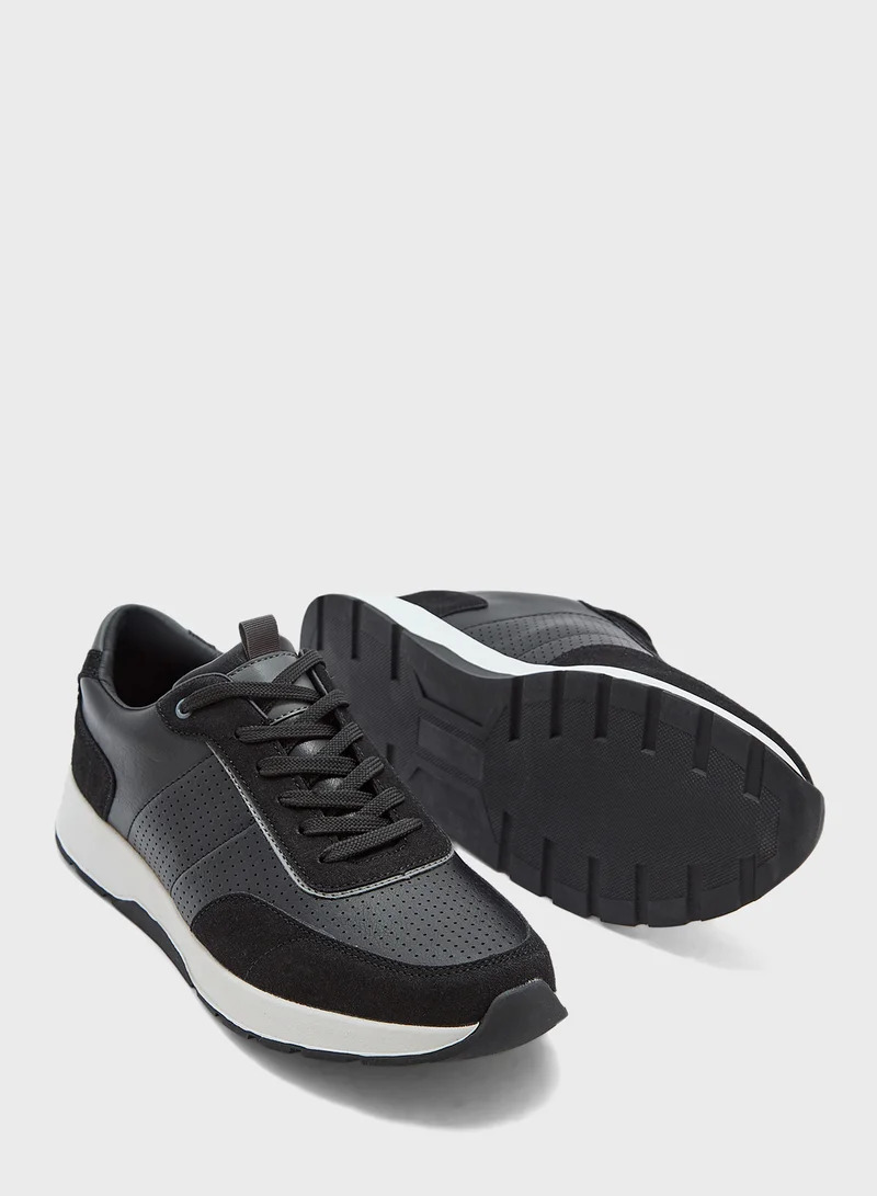 Robert Wood Casual Sneakers