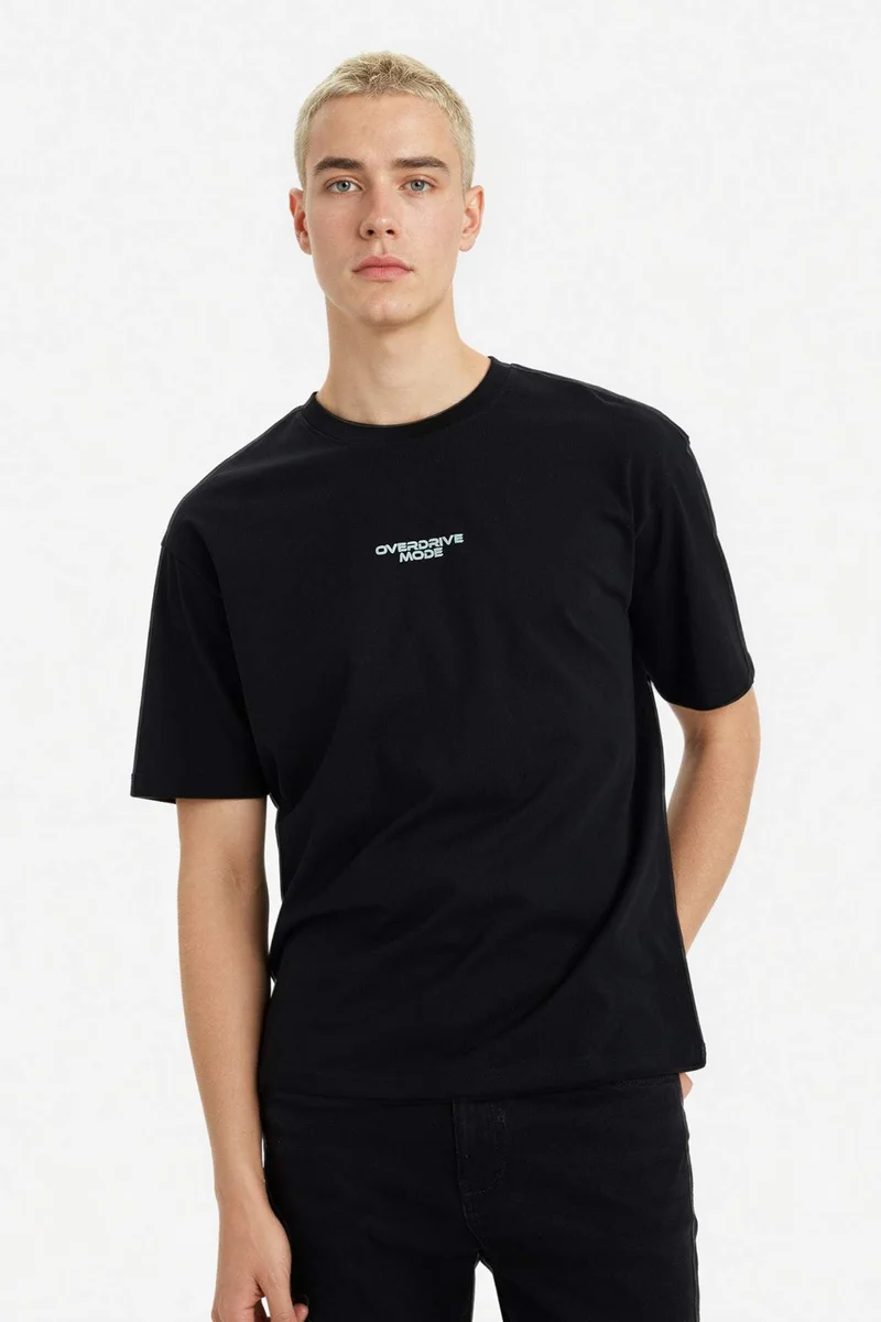 ديفاكتو Boxy Fit Crew Neck Short Sleeve T-Shirt
