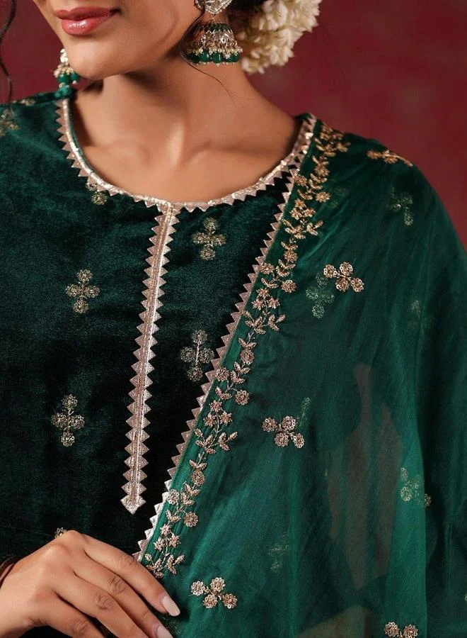 آي شين طقم كورتا وبنطال مع شال بلون أخضر زمردي بخامة مخملية