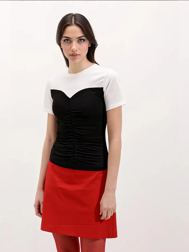 بيغ دارت تي شيرت بياقة دائرية وأكمام قصيرة من