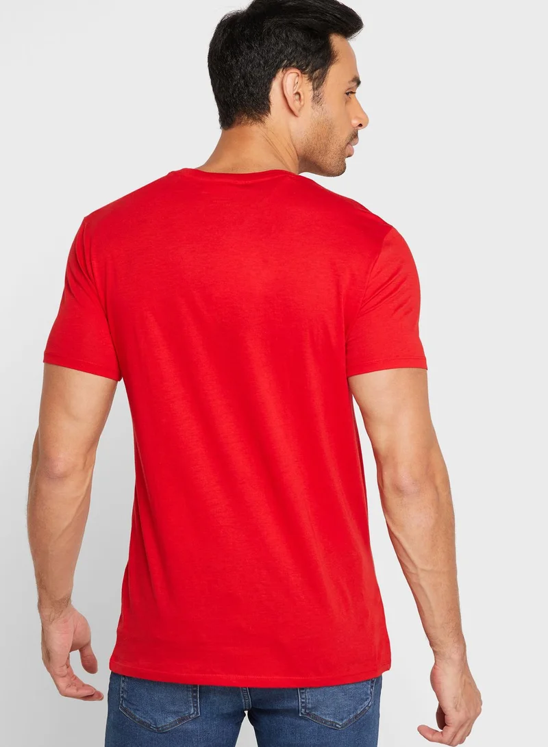 لاكوست تيشيرت بشعار الماركة